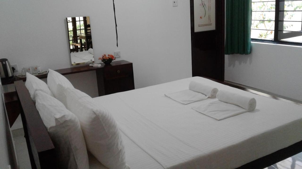 Water Front Home Stay And Resort Anuradhapura Eksteriør bilde